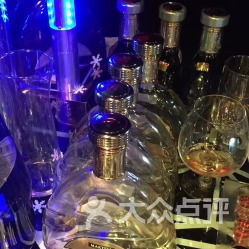 淮海路酒吧團(tuán)購攻略 集結(jié)電話地址價(jià)格營業(yè)時(shí)間，盡享酒類優(yōu)惠